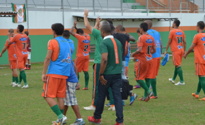 Ao fim do jogo, time agradeceu o apoio da torcida Foto: Rafael Nunes/CFC